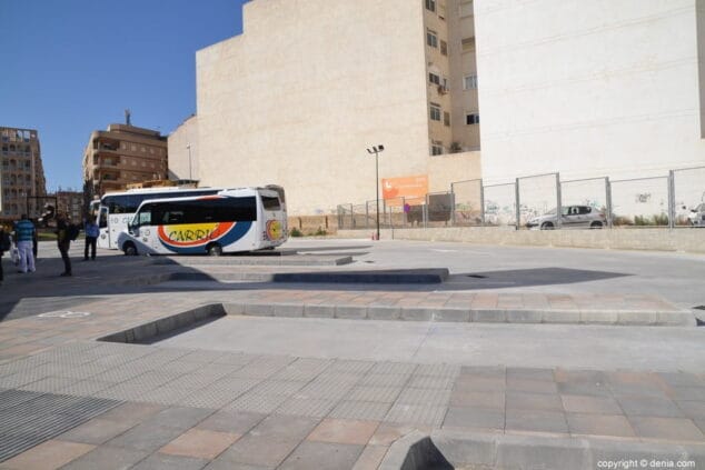 andenes de la estacion de autobus de denia