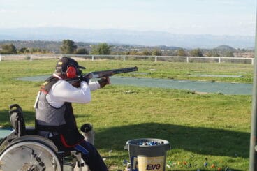 Andrés Fernández disparando