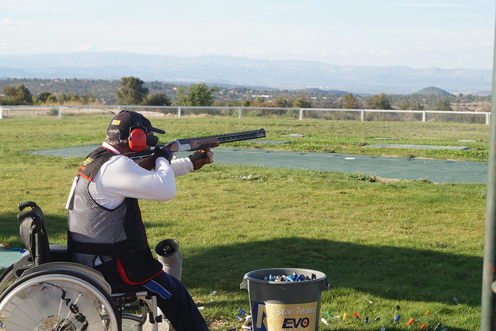 andres fernandez disparando