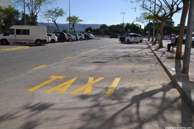 aparcamiento de taxis en la nueva estacion de autobus de denia