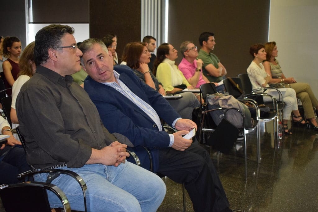 El Hospital de Dénia acoge el X Curso de Gestión Farmacoterapéutica 2 asistentes al curso de gestion farmacoterapeutica en denia