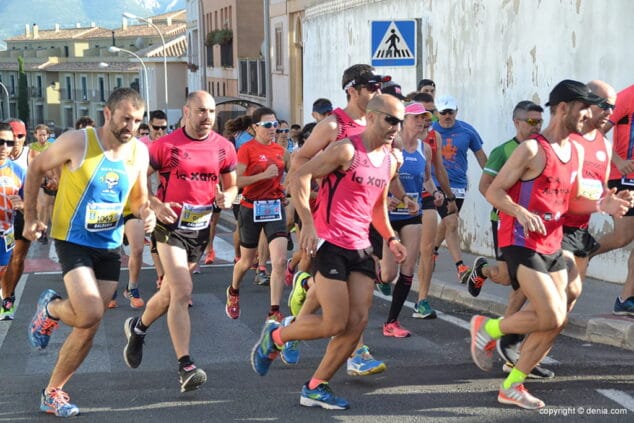 atletas en una calle de jesus pobre