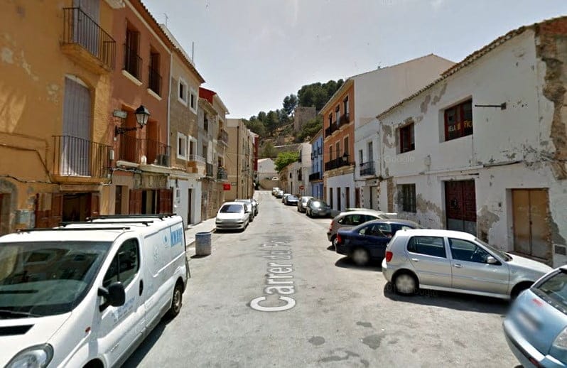 Prosigue en Dénia la campaña de limpieza de calles por la zona de Ronda Murallas 1 calle pont denia