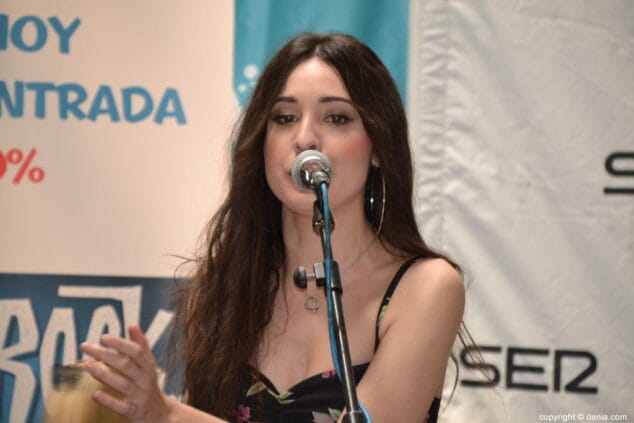 Portal de la Marina acoge la presentación oficial del Montgorock Xàbia Festival 8 cantante de badlands