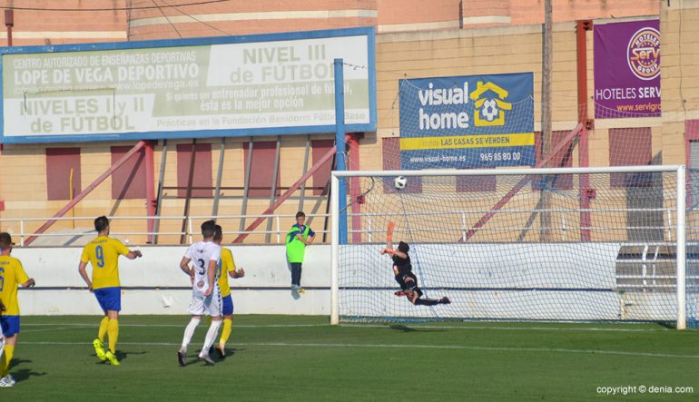 Carlos Ribes marcando el segundo gol