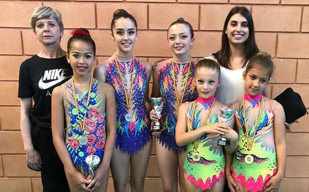 Las gimnastas del Club Gimnástica Dénia lograron el pase al Nacional tras competir en el Autonómico 2 club gr denia nivel interclub con sus trofeos en la final de la liga