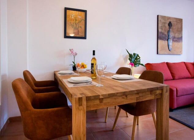 comedor de la casa aguila rent a villa