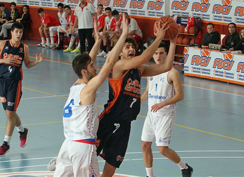 dani perez entrando a canasta