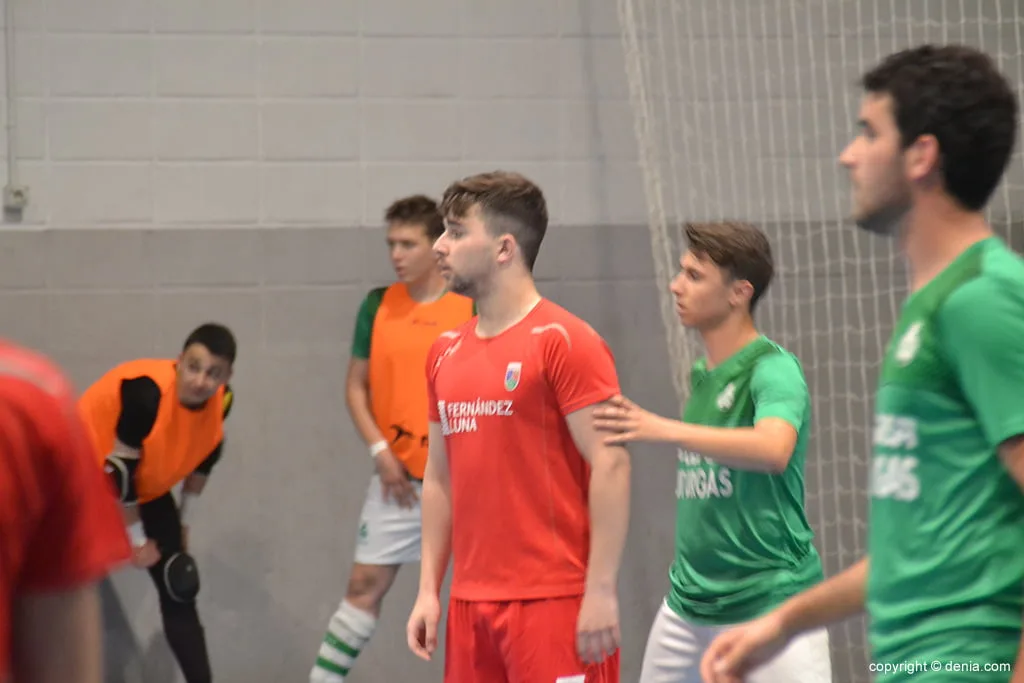 El Paidos-F. Fernández Luna eliminado de la Copa Federación por el Calpe FS 3 el dianense luis rodeado de rivales