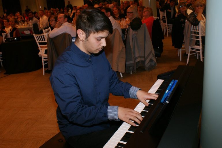Emilio Garrido al piano