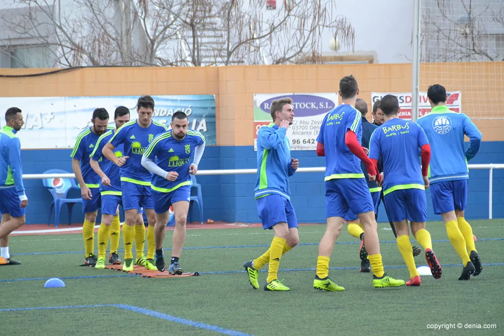 En el CD Dénia solo piensan en ganar al Racing Algemesí 1 entrenamiento del cd denia