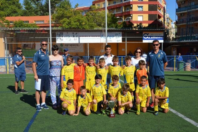equipo prebenjamin de la em futbol base denia vencedor del memorial juan villalba