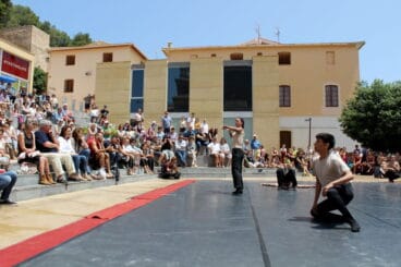 Escuelas de baile de Dénia participan en Dansant a la Marina