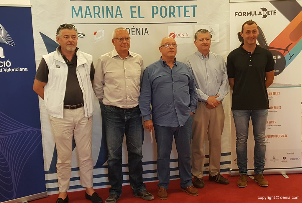 Gimalt y Crespo con los organizadores de la Fórmula Kite