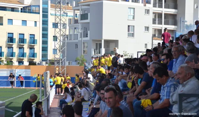 grada llena de publico