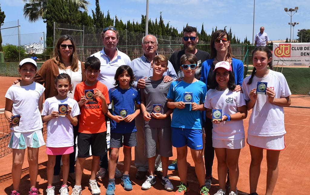 grupo campeones y finalistas benjamines y alevines
