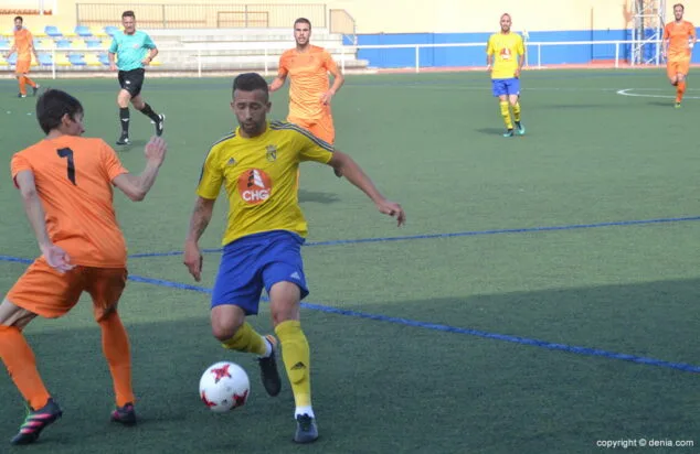 javi controlando el balon