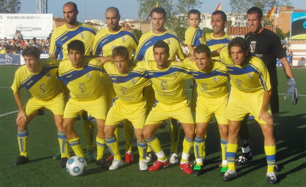 jorge en uno de los once del cd denia en la temporada 2009 10