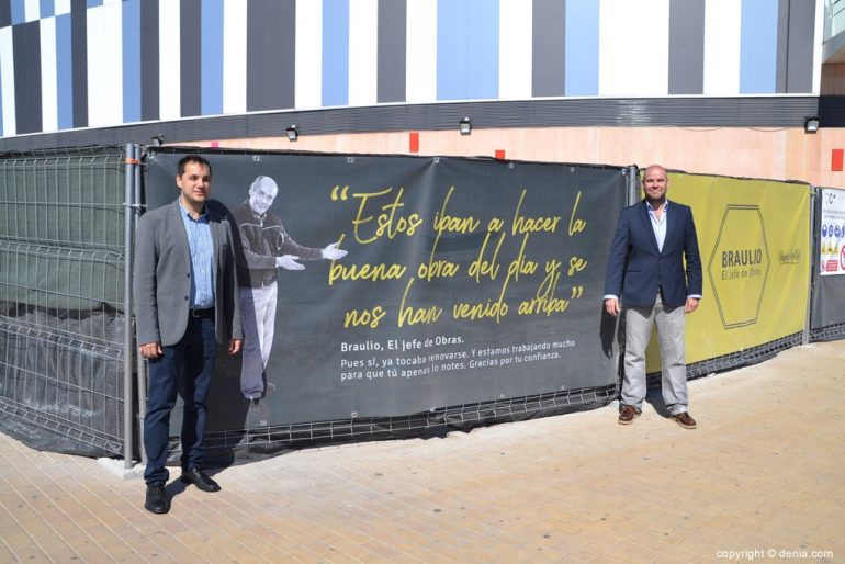 José Ramiro y Carlos Fita frente a las obras del Centro Comercial Portal de la Marina