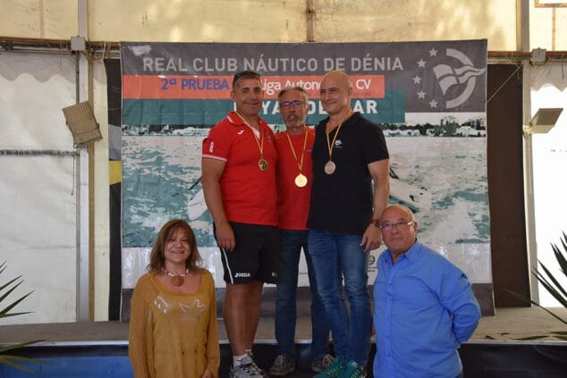 Destacada actuación de los regatistas del Real Club Náutico Dénia en la Liga Autonómica de Kayak 3 juan carlos perez en el podio 1