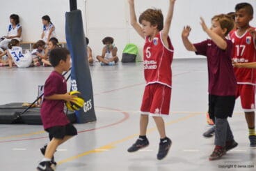 Jugador del Pou con el balón
