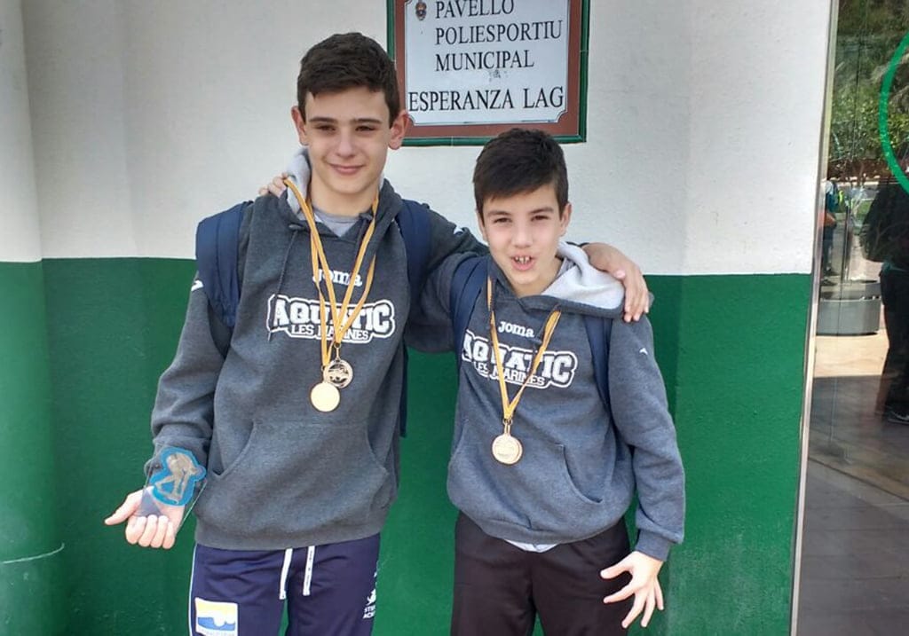 Medallas de plata y bronce para los benjamines del CN Dénia-Aquàtic Les Marines en Elche 1 julian tamayo e ivan kropf con sus medallas