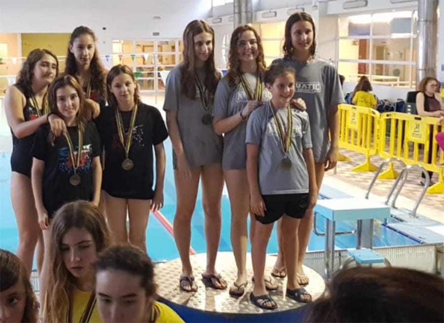 nadadoras dianenses en el podio