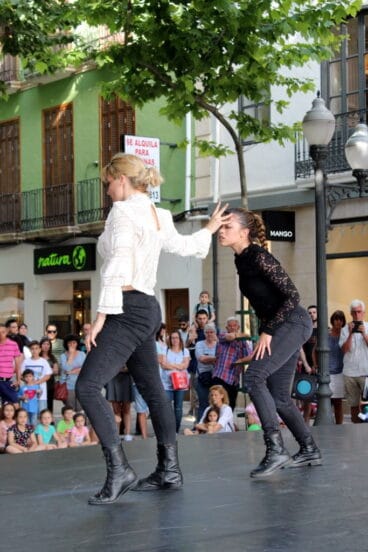 Pareja bailando en Dansant a la Marina