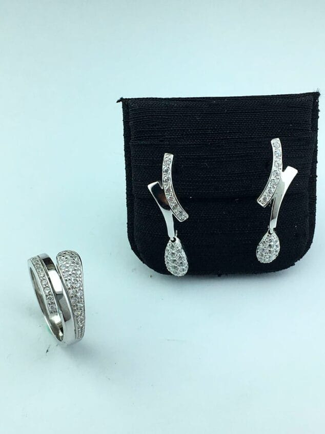 pendientes y anillo bodas joyeria relojeria bonilla y argent showroom