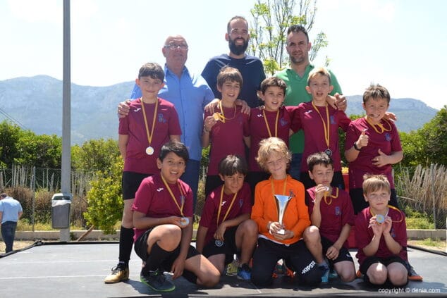 Un gran número de seguidores siguieron la clausura de la Liga Local de Fútbol Sala de Dénia 16 pou segundo clasificado benjamin