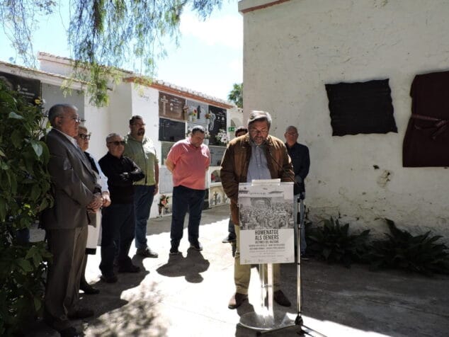 Los dianenses internados en campos de concentración nazis serán recordados para siempre gracias a una placa instalada en el cementerio 10 rafa carrio durante el homenaje a las victimas del nazismo en denia