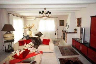 Sala de estar con chimenea Euroholding