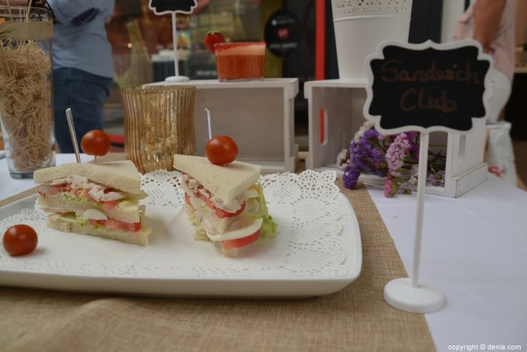 Desayuno de los alumnos del Raquel Payá en Portal de la Marina - sandwich club