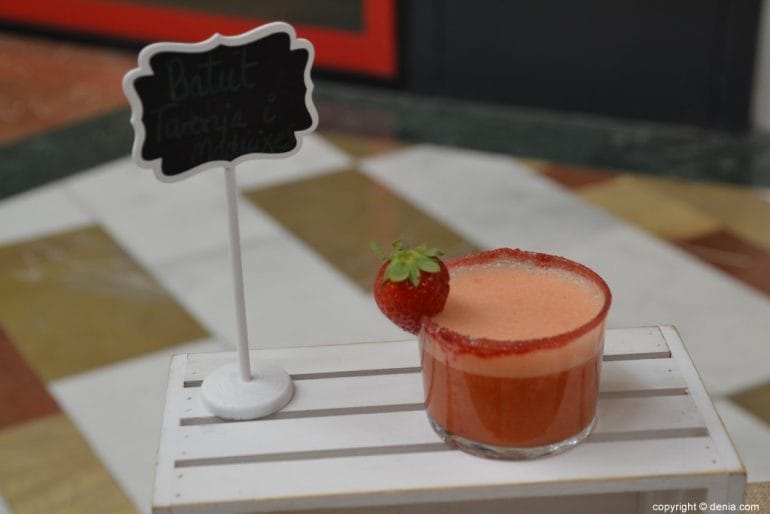 Desayuno de los alumnos del Raquel Payá en Portal de la Marina - batido