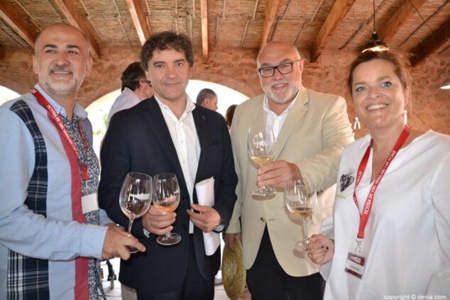 09 ii mostra de vins singulars i de poble visita de autoridades autonomicas