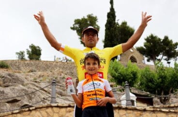 Alejandro Seguí con su maillot amarillo