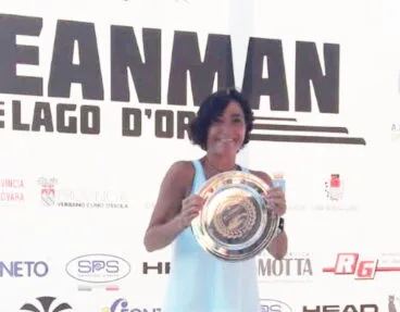 ana terencio en el podio de lago orta