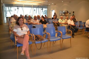Asistentes a la asamblea del CD Dénia