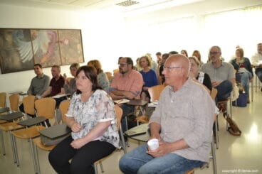 Asistentes a la reunión con Alberto Ibañez