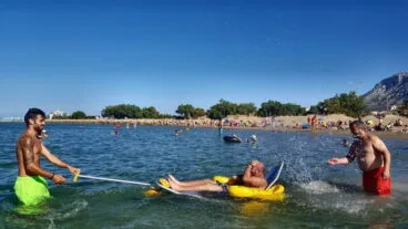 banos en la playa de los usuarios de condenados al bordillo