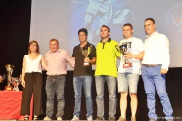 Bar Noray y Orange Teleconcept con sus trofeos