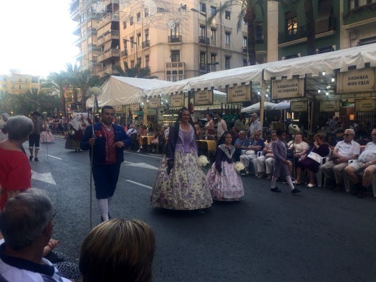 Cargos de Baix la Mar en la ofrenda de flores de Alicante