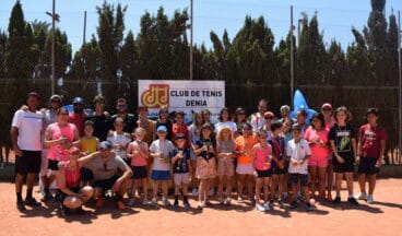 componentes de la escuela de tenis del ct denia