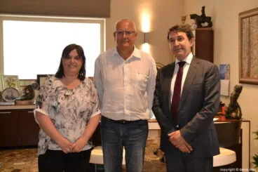Cristina Morera y Vicent Grimalt con el presidente de la Fundación AEPA