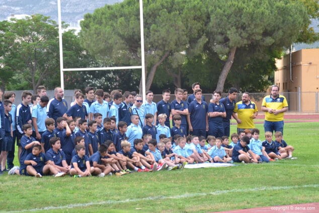deportistas de la escuela de futbol sala