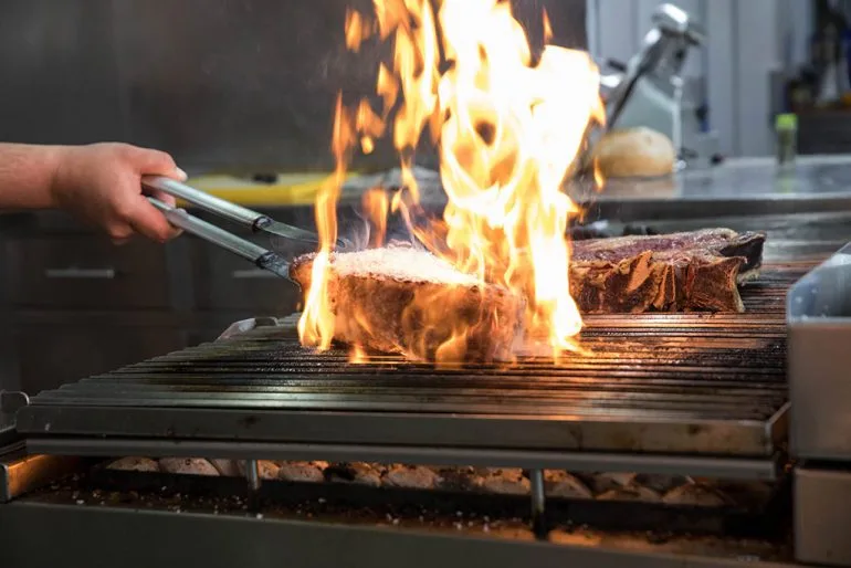 Elaboración carne La Vaca de Baco