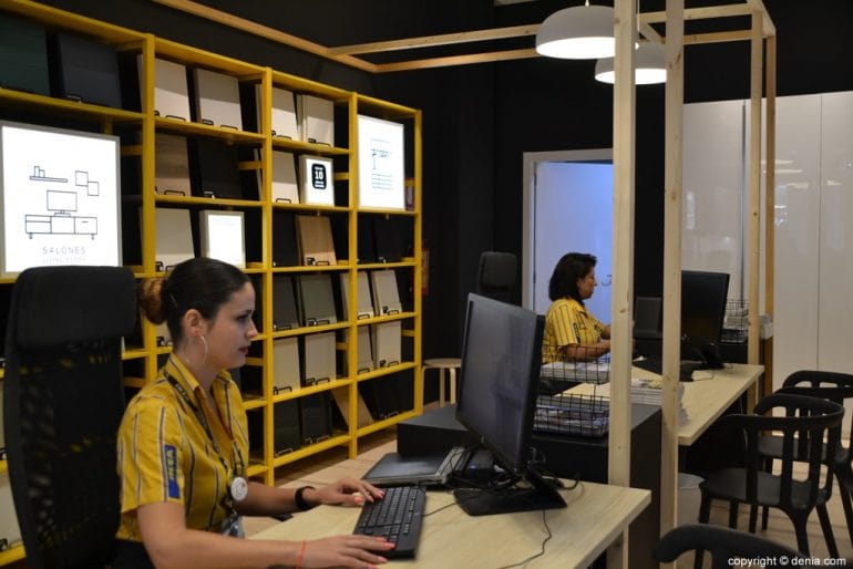 Equipo de trabajo de IKEA Diseña en el Centro Comercial portal de la Marina