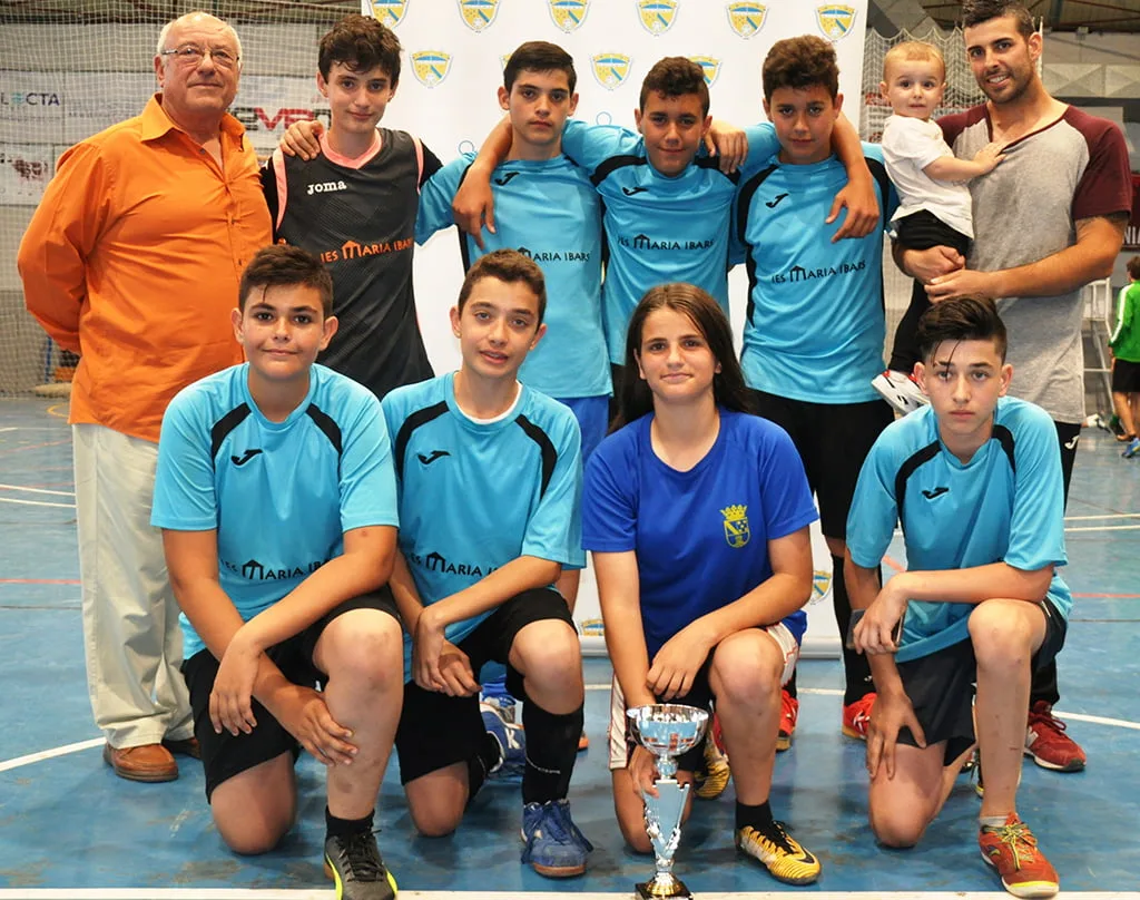 Equipo Mária Ibars campeón Infantil