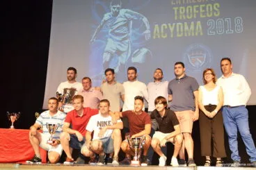 Equipos de Il Fratelli, La Xara Futsal y Baleària con sus trofeos