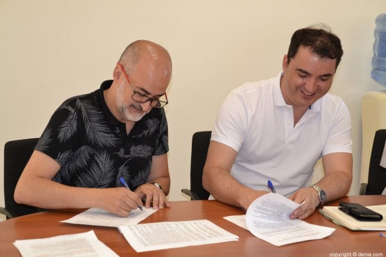 Firma de convenio entre Jesús Pobre y Diversitat Alacant